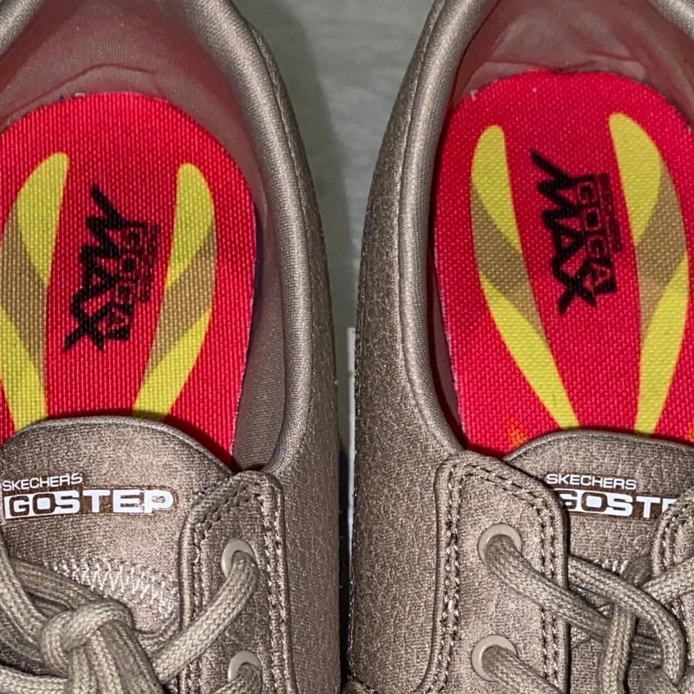 Sketchers Goga Max Boat Shoes in Very Good Barely worn condition - Picture 3 of 7